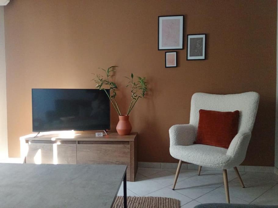 Central Artistic 2-Bedroom Apartment 79Sqm Tripoli Luaran gambar