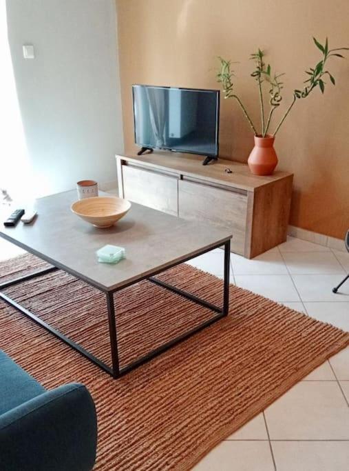 Central Artistic 2-Bedroom Apartment 79Sqm Tripoli Luaran gambar